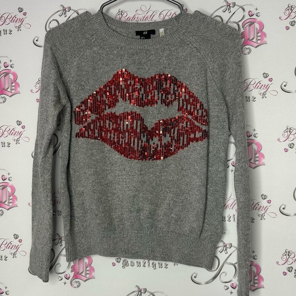 H&M Gray Sweater with Red Sequin Lips sparkly shimmer glitter kisses valentines